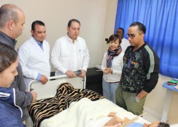 Titular SNS visita pacientes ingresados en el Ney Arias Lora