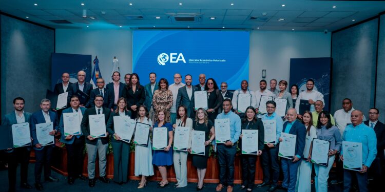 Aduanas certifica 15 empresas más como OEA para que eficienticen sus operaciones comerciales