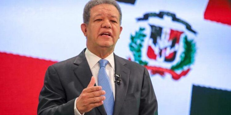 Leonel Fernández responde al gobierno sobre la crisis migratoria y reclama un diálogo nacional