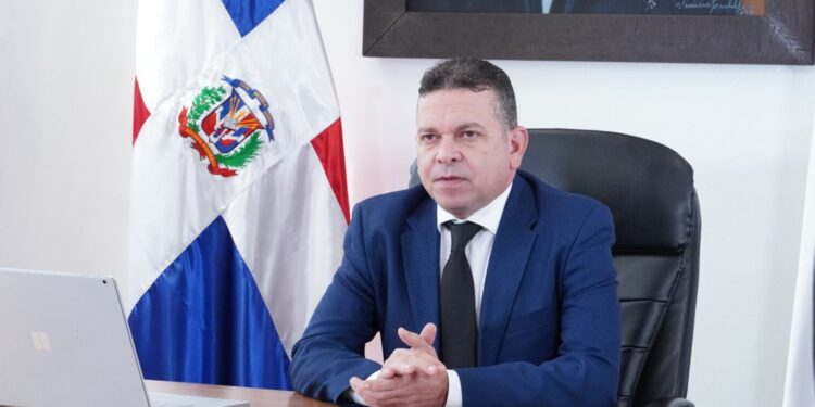 Reconocen a director Proindustria Rafael Cruz como “Funcionario Público del Mes” en su primer año de gestión