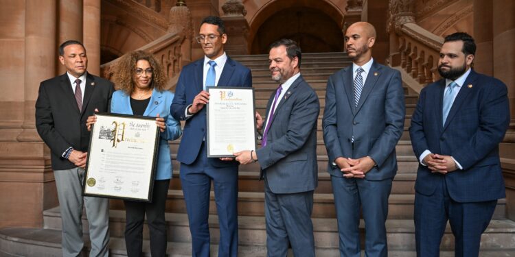 Director del 911 recibe reconocimiento en EE. UU. por liderazgo en emergencias