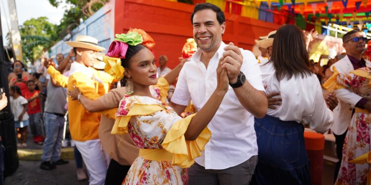 Roberto Ángel lanza en San Francisco de Macorís el nuevo programa Calle Cultura