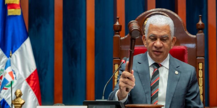 Senado aprueba y declara de urgencia ley que dispone fusión de los ministerios de Hacienda y de Economía, Planificación y Desarrollo