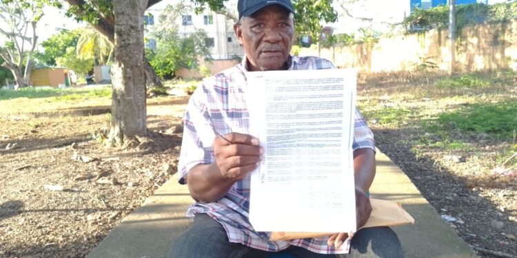 Extransportista reclama deuda de RD$5 MM; denuncia fue estafado con cheque sin fondo en obra habitacional
