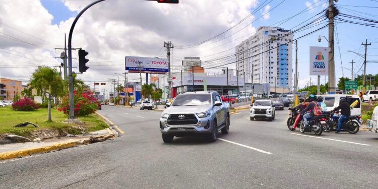 INTRANT instala semáforo en avenida San Isidro con Ecológica tras años de solicitud de la comunidad