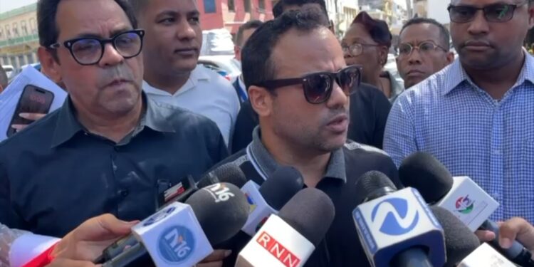 Periodistas marchan al Palacio Nacional contra atropellos a la prensa