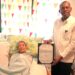 Gobierno entrega título de propiedad a señora de 99 años en ocasión al Día de las Madres