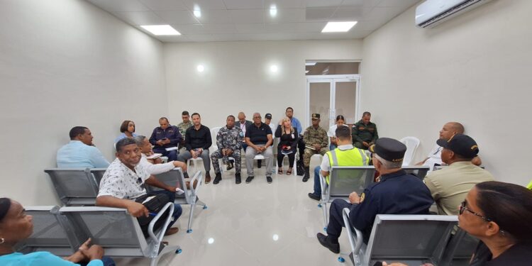 Alcalde del municipio Pedro Brand advierte sobre ocupación de aceras y otros espacios públicos, por parte de ilegales haitianos