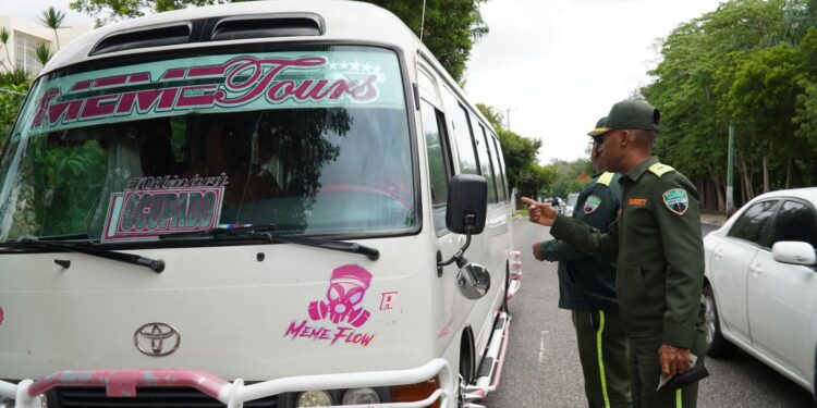 DIGESETT refuerza operativos contra autobuses que circulan fuera de ruta en zonas residenciales