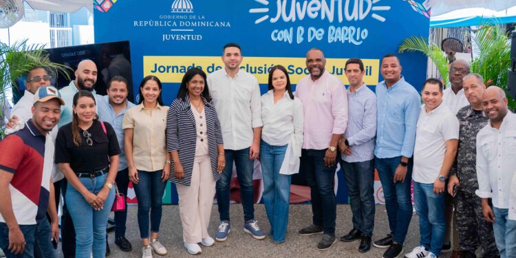 “Yo también vengo del barrio”: Ministro Carlos Valdez impulsa a la juventud desde el corazón de Los Alcarrizos