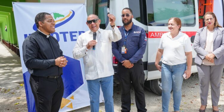 INFOTEP entrega aula móvil al Politécnico Ann & Ted Kheel para fortalecer la formación técnica en salud
