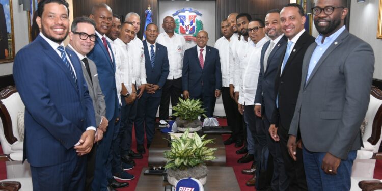 AIBI Visita al presidente de la Cámara de Diputados para tratar temas sobre protección al béisbol dominicano