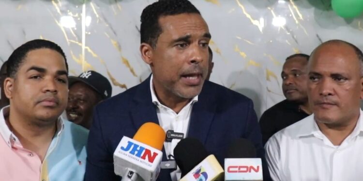 Elvis Rosario consolida apoyo en Haina, Nigua, Quitasueño y El Carril