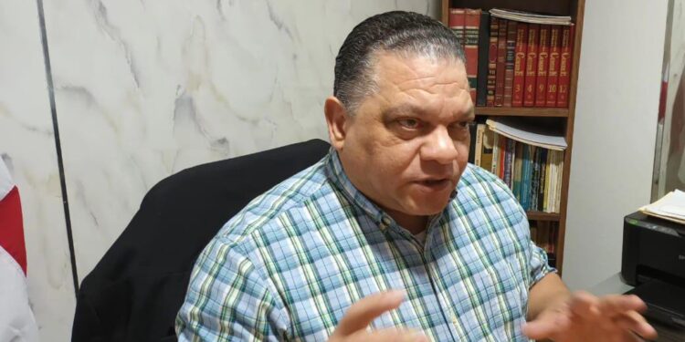 Mario Díaz reitera respaldo a políticas de transporte del Gobierno y pone a disposición su experiencia como consultor honorífico