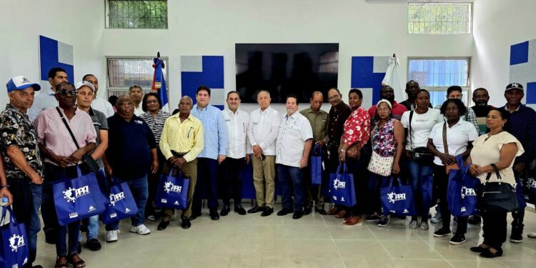 Gobierno entrega RD$80 millones a productores porcinos del Cibao Central afectados por la peste porcina africana