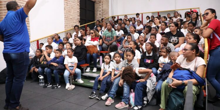 Edeeste impactó más de 5 mil estudiantes y adultos con charla de eficiencia energética en primer semestre 2025