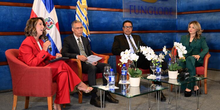Leonel Fernández organiza en Funglode panel sobre proyecto de ley de libertad de expresión y medios audiovisuales