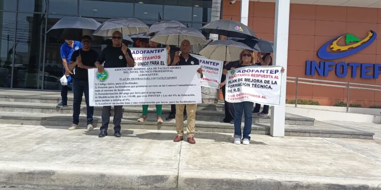 Facilitadores del INFOTEP claman por justicia laboral y protección social