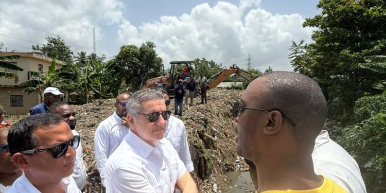 Neney Cabrera junto alcalde de Haina y Eco5RD anuncian intervención y eliminación de vertederos improvisados en el municipio