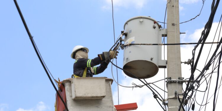 Pgase y Edeeste desmantelan conexión ilegal de empresa en Santo Domingo Este