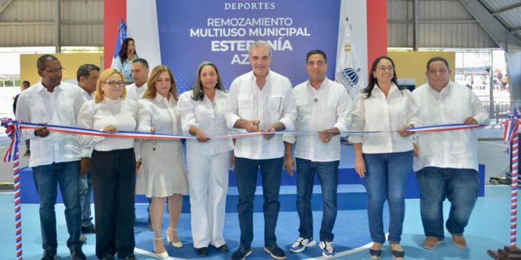 Presidente Abinader y ministro Kelvin Cruz entregan dos multiusos remozados en Azua