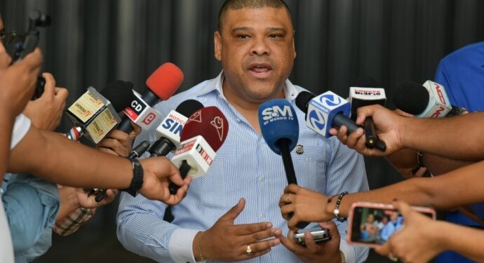 Diputado del PRD califica como “palo acechao a la población” aprobación de préstamo por US$615 millones en la madrugada