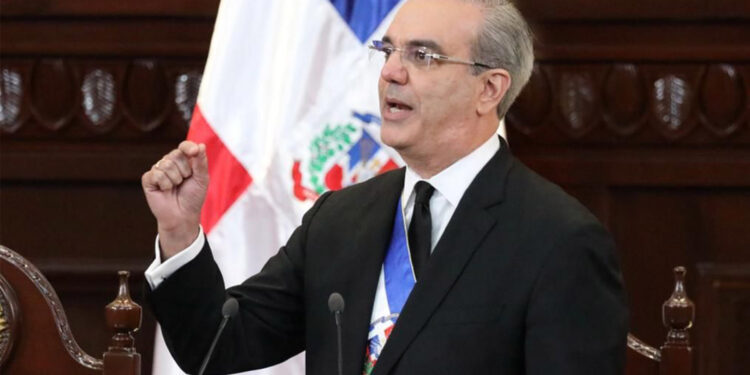 Presidente Abinader extiende legislaturamediante Decreto para que sea aprobado el Código Penal
