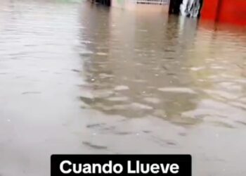 Denuncian cúmulo de agua lluvia en sector Maquiteria Santo Domingo Este, claman por  la ayuda