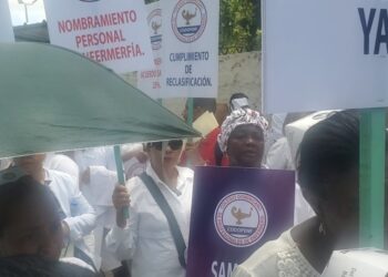 Emfermeras reclaman gobierno cumpla acuerdo mejora salarial