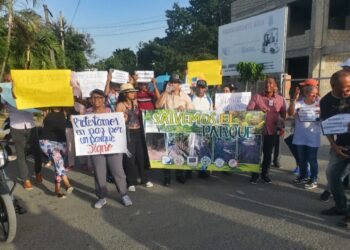 Realizan marcha caminata en  Los Alcarrizos en  protesta por deterioro de parque Ecológico y que propicia delincuencia