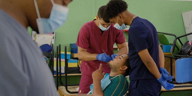 Fundación GBC Farmacias llega a la frontera con jornada de salud gratuita beneficiando a cientos de dominicanos en Dajabón