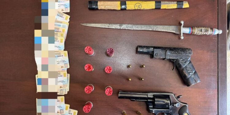 Policía Nacional ejecuta allanamientos en Valverde y ocupa armas ilegales