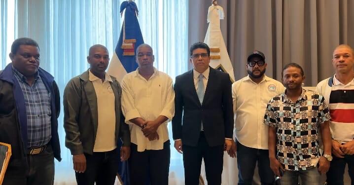 Sindicatos y Alcaldía de Santo Domingo Este se unen para fortalecer el registro de motoconchistas