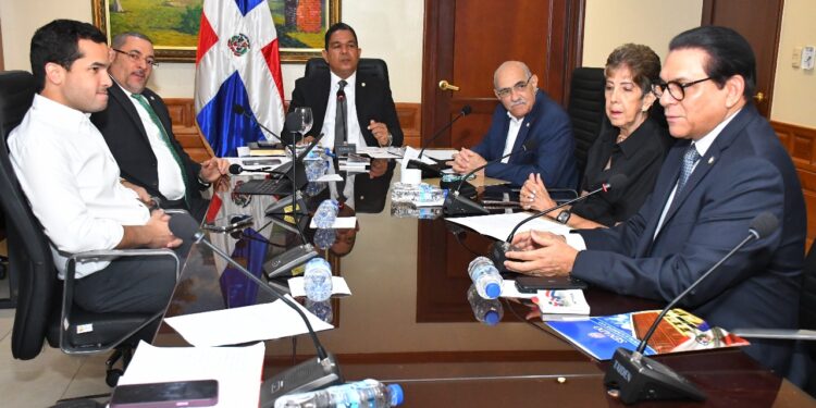 Comisión Especial que estudia el proyecto de modificación a la Ley de Salud Mental destaca déficit de especialistas en el área