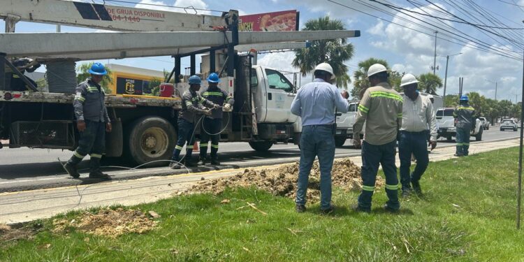 Edeeste refuerza contacto directo con comunidades para atender averías y explicar situación actual
