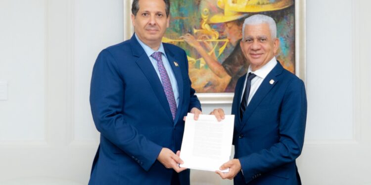 Presidente del Senado recibe de ministro Salud Pública propuesta modificación a Ley de Salud Mental 