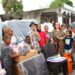 Gobernadora Rosa Santos asiste tres familias que perdieron sus hogares por incendio en Hato del Yaque
