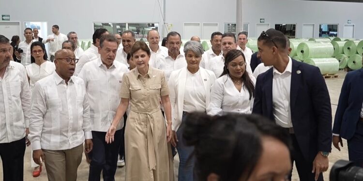 Vicepresidenta encabeza inauguración de dos nuevas naves en Zona Franca de San Pedro de Macorís administrada por Proindustria
