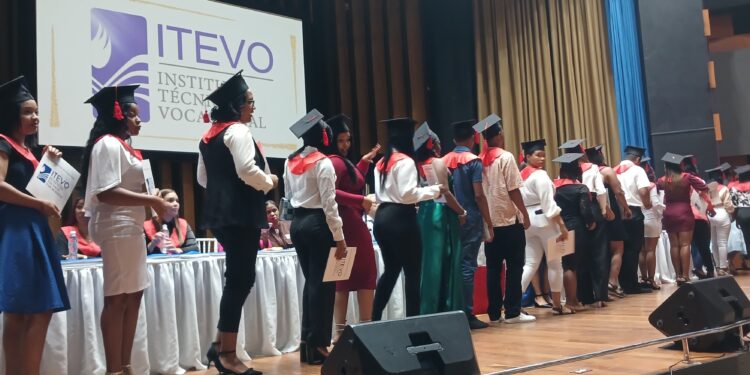 ITEVO gradúa unas 50 mil personas al año en distintas carreras técnicas&nbsp;&nbsp; contribuyendo con desarrollo Educativo y Económico del país