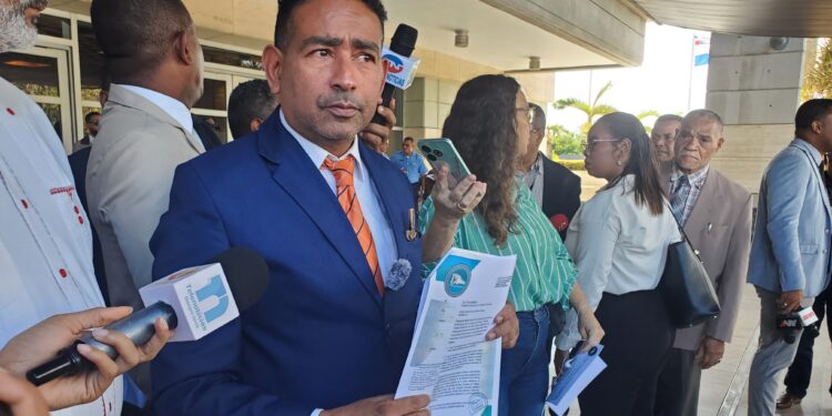 CONADEHU lleva a la PEPCA evidencias sobre desfalco millonario en gestión del General Guzmán Peralta PN, en la DIGESSET y pide sea procesado