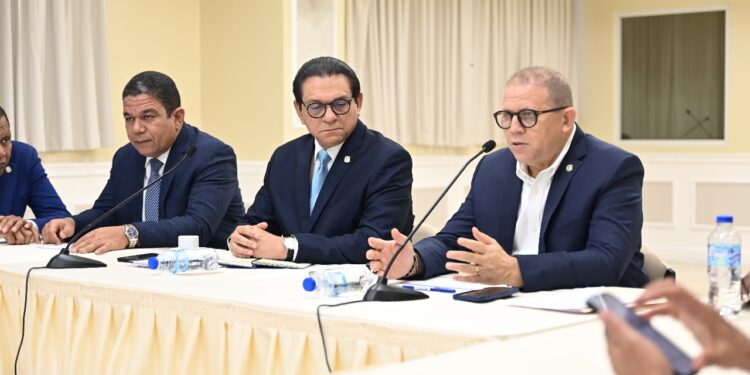Comisión Bicameral que estudia Ley de Seguridad Social fija fecha para vistas públicas en La Vega y Barahona