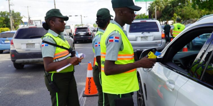 Al menos 6 conductores detenidos por exceder limites de alcohol durante operativos de alcolimetría