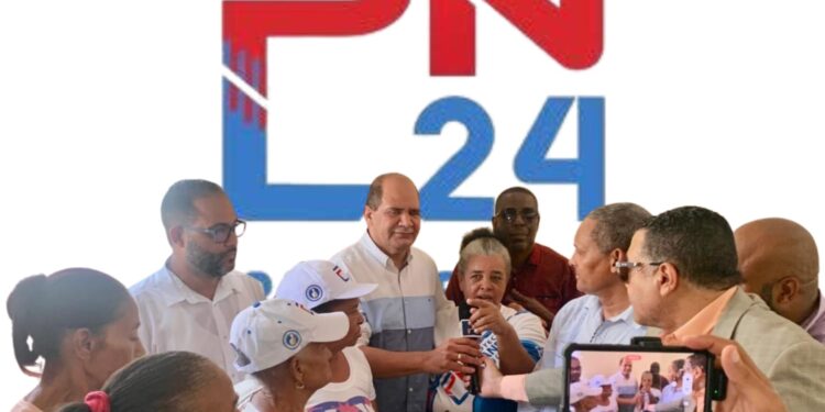 Wilson Muñoz y el equipo de Fernando Paniagua realizan otra entrega de vivienda a familia en Los Guaricanos