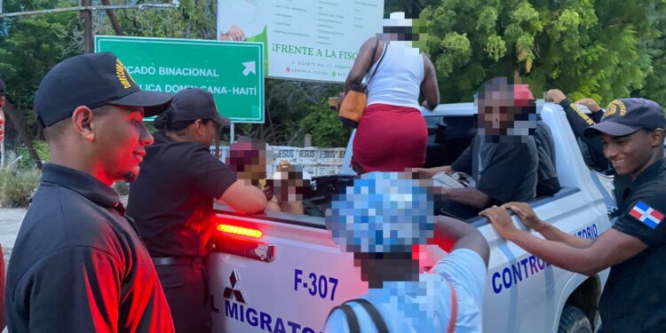 Migración y cuerpos de seguridad detienen 1,197 haitianos irregulares; deporta 1,105