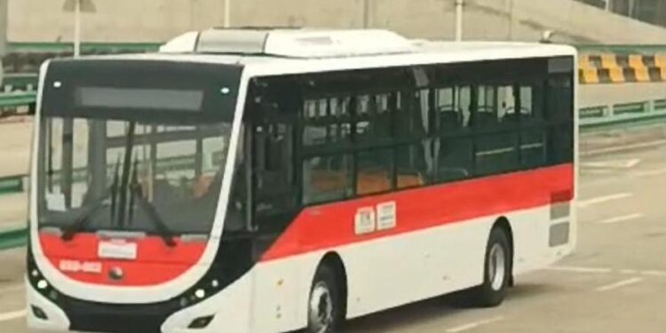 Juan Hubieres exige devolver a Banreservas RD$240MM en compra de autobuses sobrevaluados