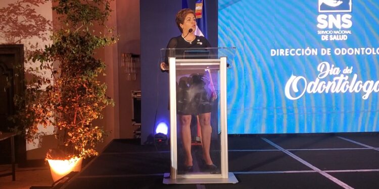 Presidenta del Colegio de Odontología llama al presidente intervenir la MESCyT