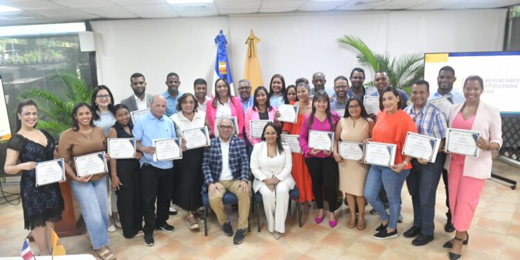 JCE-IESPEC concluye primer taller en materia de registro civil para periodistas y comunicadores en SD y Santiago