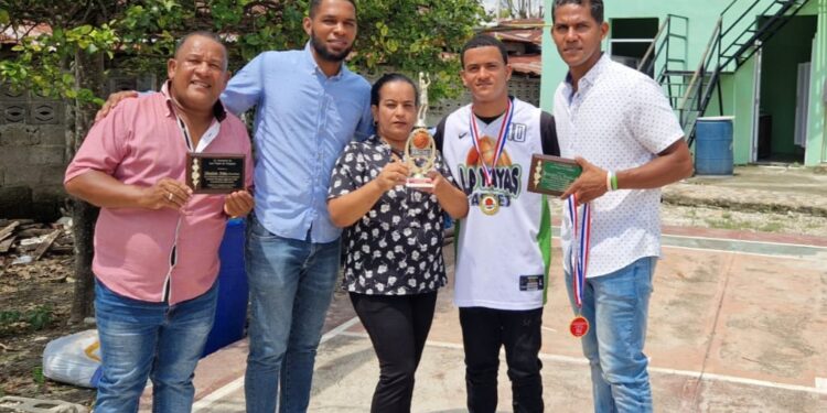 Deportistas en Las Yayas de Azua impulsan el deporte sano pese a limitado apoyo