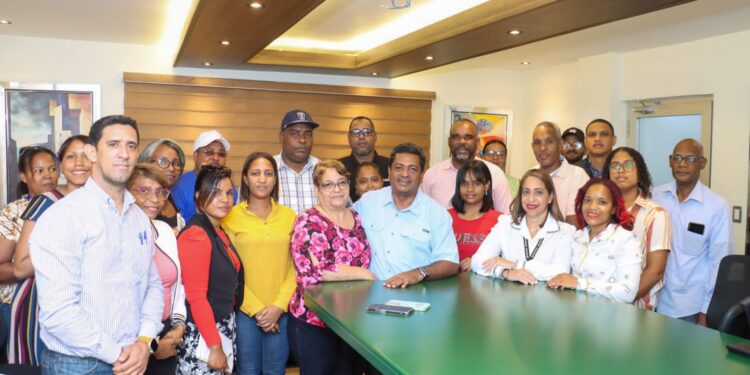 Ayuntamiento de Los Alcarrizos imparte taller de capacitación a autoridades municipales