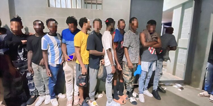 Migración y Fuerzas de seguridad detienen 1,294 y deportan 1,178 indocumentados